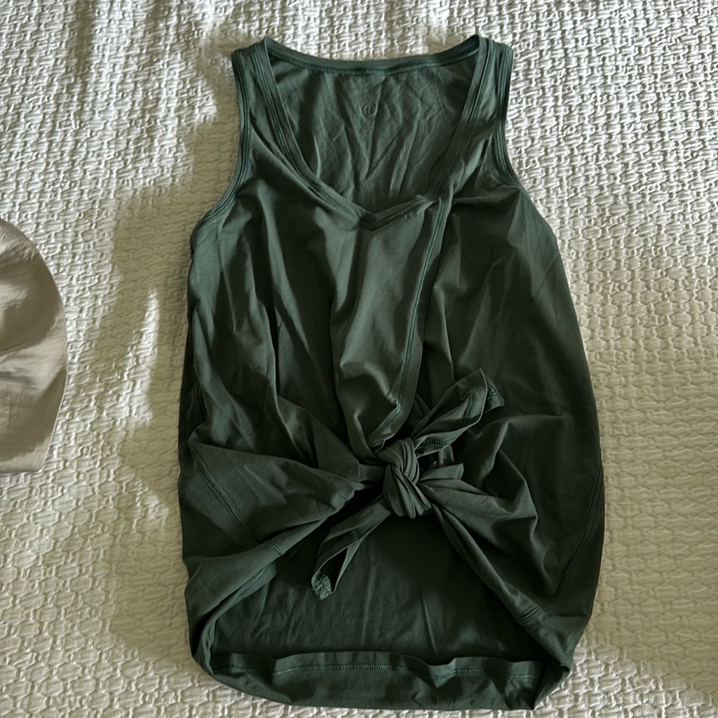 Lululemon Tie Tank Top. Size 6. Green.